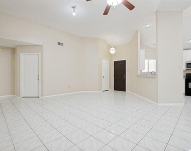 405 Myrtle Drive - Photo Thumbnail 5