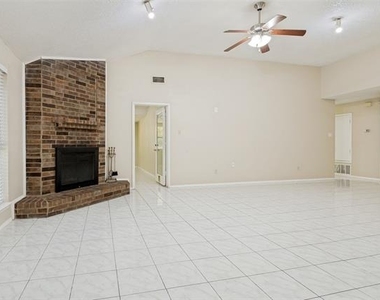 405 Myrtle Drive - Photo Thumbnail 6