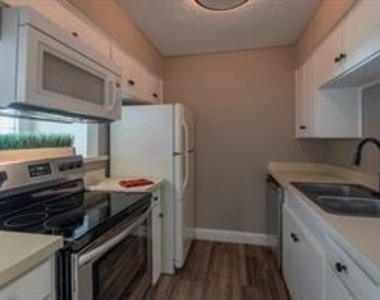 5881 Preston View Boulevard - Photo Thumbnail 7