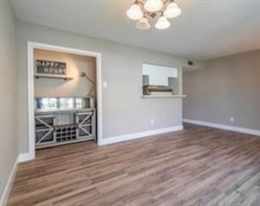 5881 Preston View Boulevard - Photo Thumbnail 6