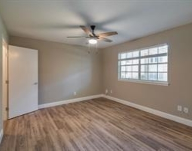 5881 Preston View Boulevard - Photo Thumbnail 3
