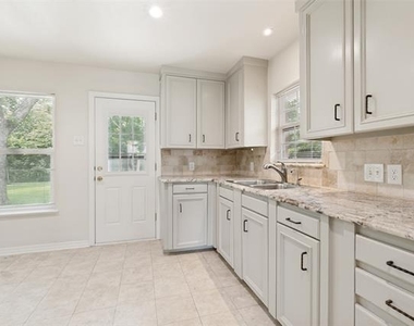 2414 San Medina Avenue - Photo Thumbnail 2