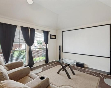 7531 Maribeth Drive - Photo Thumbnail 12