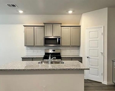 1002 Cottontail Drive - Photo Thumbnail 3