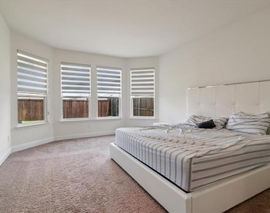 933 Brock Drive - Photo Thumbnail 11