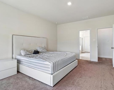933 Brock Drive - Photo Thumbnail 12