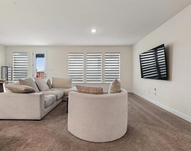 933 Brock Drive - Photo Thumbnail 4