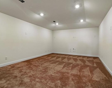 933 Brock Drive - Photo Thumbnail 17