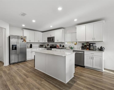 832 Lake Fletcher Road - Photo Thumbnail 4