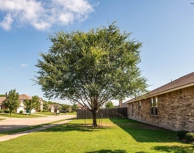 25 Larkspur Drive - Photo Thumbnail 2
