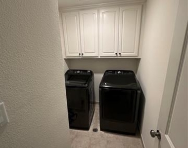 1037 Drew Lane - Photo Thumbnail 13