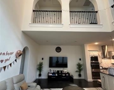 1037 Drew Lane - Photo Thumbnail 3