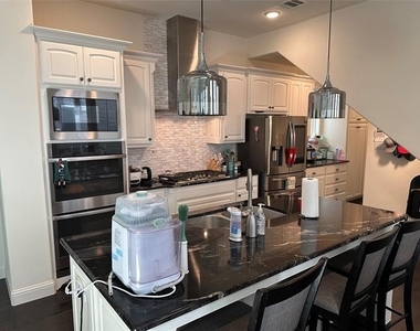 1037 Drew Lane - Photo Thumbnail 5
