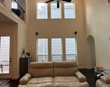 1037 Drew Lane - Photo Thumbnail 1