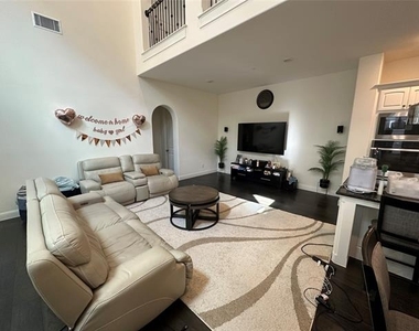 1037 Drew Lane - Photo Thumbnail 2