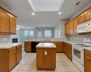 12913 Farmington Drive - Photo Thumbnail 7