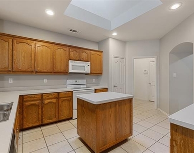 12913 Farmington Drive - Photo Thumbnail 6