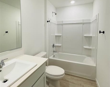 1405 Merlin Bluff Street - Photo Thumbnail 7