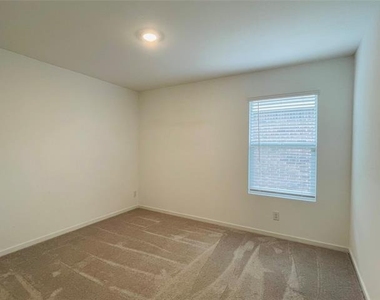 1405 Merlin Bluff Street - Photo Thumbnail 8