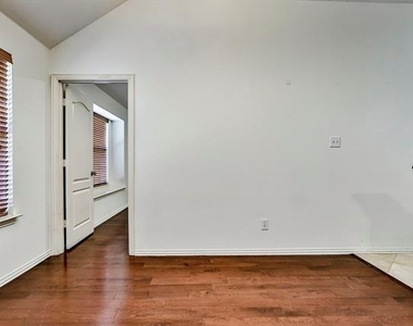 2853 Cascade Cove Drive - Photo Thumbnail 11