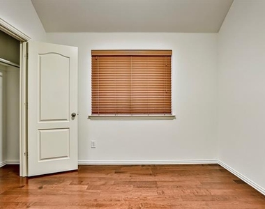 2853 Cascade Cove Drive - Photo Thumbnail 7