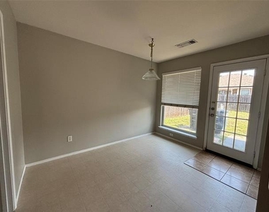 10456 Fossil Hill Drive - Photo Thumbnail 5