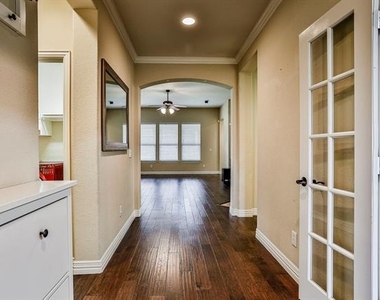 223 Aspen Lane - Photo Thumbnail 3