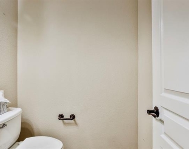 223 Aspen Lane - Photo Thumbnail 6