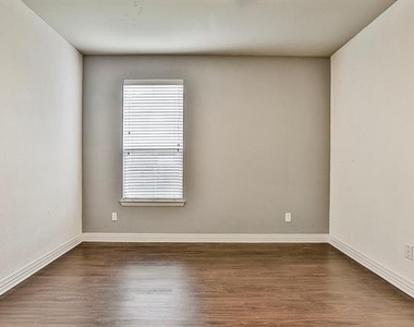 223 Aspen Lane - Photo Thumbnail 7