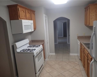 6340 Parkdale Drive - Photo Thumbnail 7