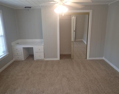 6340 Parkdale Drive - Photo Thumbnail 12