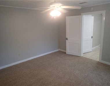 6340 Parkdale Drive - Photo Thumbnail 13
