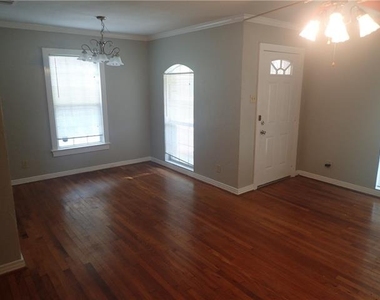 6340 Parkdale Drive - Photo Thumbnail 2