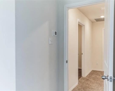 3124 Sweetwater Way - Photo Thumbnail 31