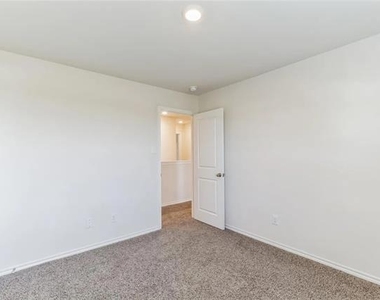 3124 Sweetwater Way - Photo Thumbnail 17