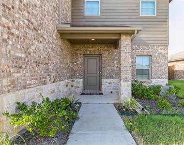 3124 Sweetwater Way - Photo Thumbnail 3