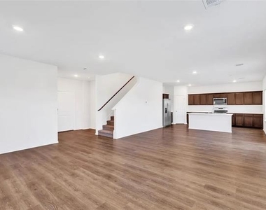 3124 Sweetwater Way - Photo Thumbnail 6