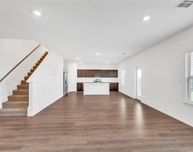 3124 Sweetwater Way - Photo Thumbnail 5