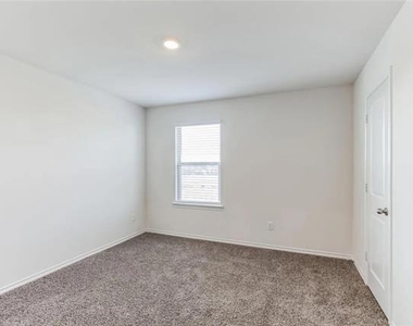 3124 Sweetwater Way - Photo Thumbnail 14