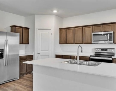 3124 Sweetwater Way - Photo Thumbnail 7