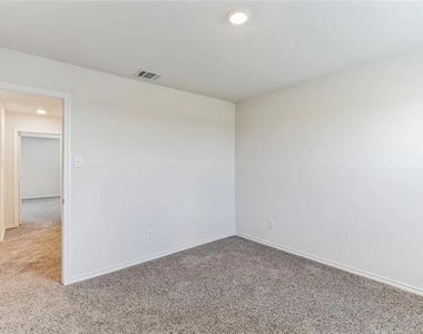 3124 Sweetwater Way - Photo Thumbnail 15