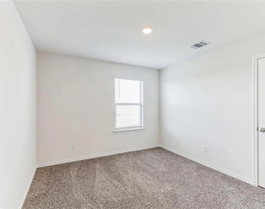 3124 Sweetwater Way - Photo Thumbnail 16