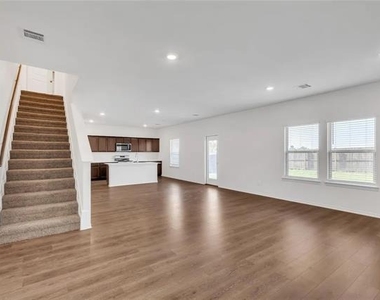 3124 Sweetwater Way - Photo Thumbnail 4