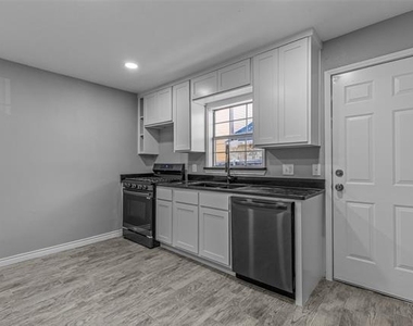 2706 Emmett Street - Photo Thumbnail 8