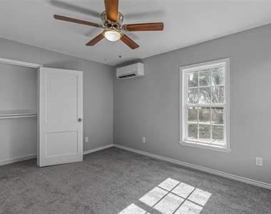 2706 Emmett Street - Photo Thumbnail 5