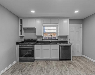 2706 Emmett Street - Photo Thumbnail 10