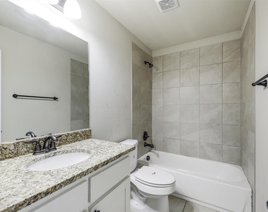 4918 Villas Drive - Photo Thumbnail 12
