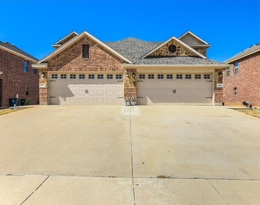 4918 Villas Drive - Photo Thumbnail 1