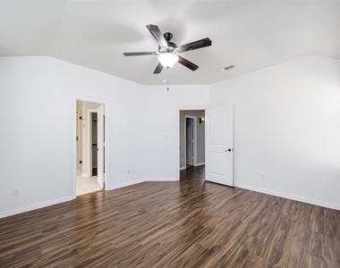 4918 Villas Drive - Photo Thumbnail 14