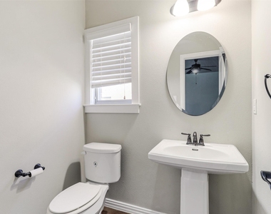 4918 Villas Drive - Photo Thumbnail 8